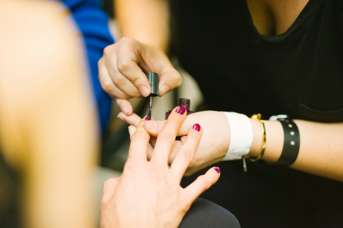 Healthy nails nutrition guide hero image